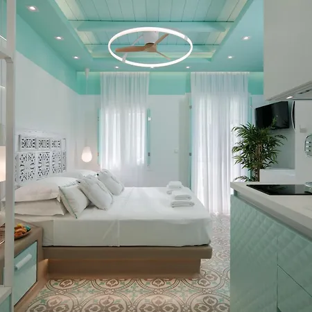 Flora & Appartement Agia Anna (Naxos)