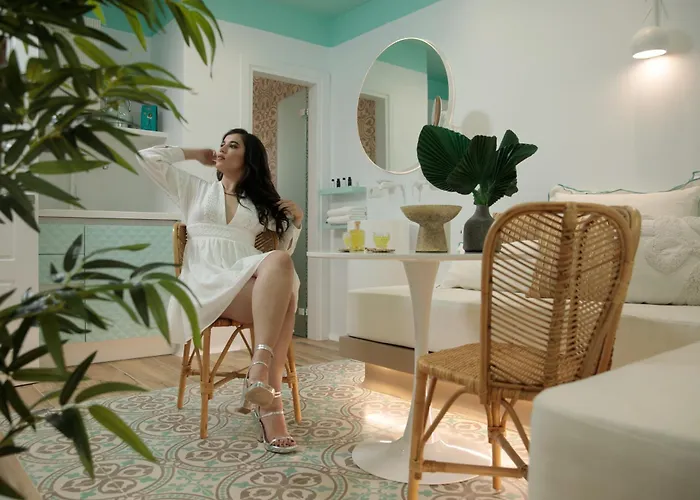 Апартаменты Flora & *