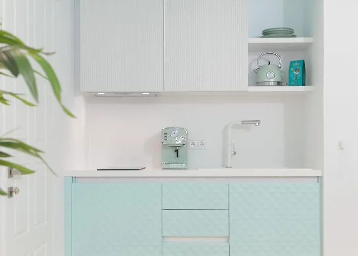 Flora & Апартаменты Айя-Анна