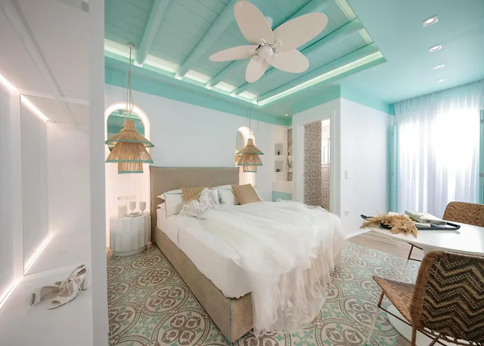 Flora & Айя-Анна