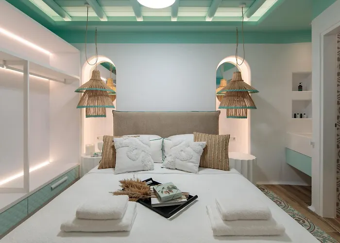 Flora & Апартаменты Айя-Анна