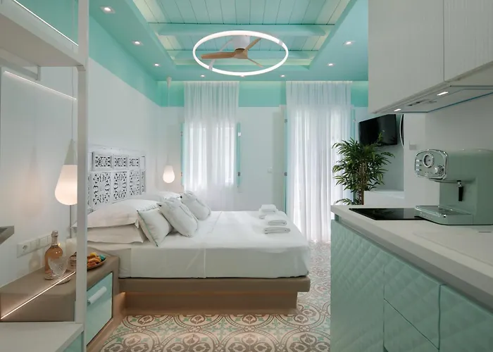 Flora & Апартаменты Айя-Анна